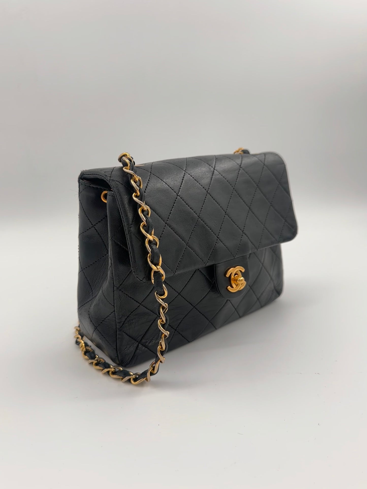 Chanel Classic Single Flap Crossbody/ shoulder bag
