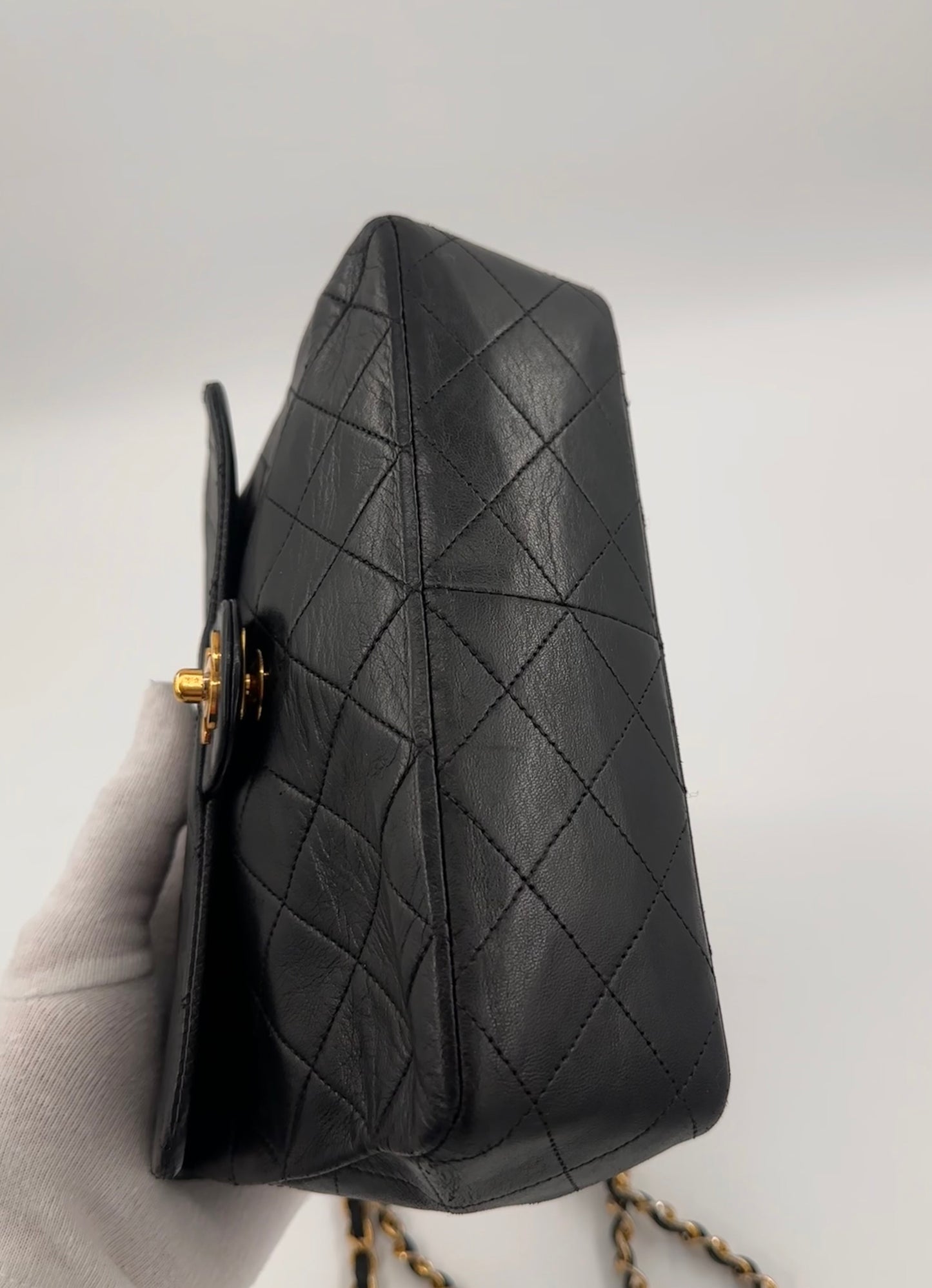 Chanel Classic Single Flap Crossbody/ shoulder bag