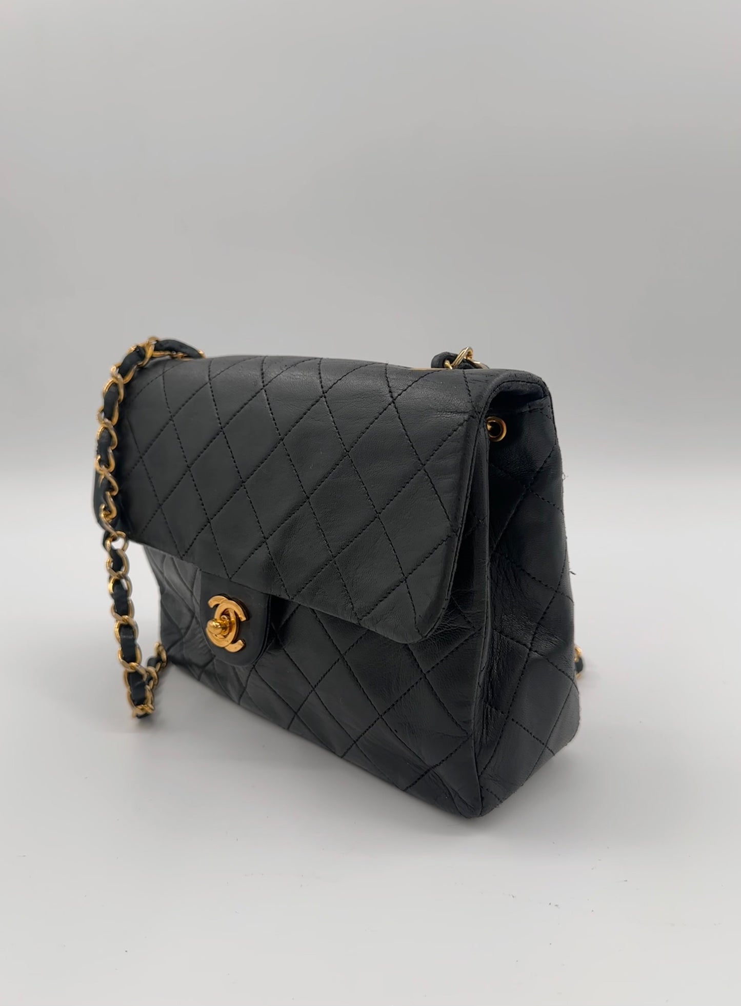 Chanel Classic Single Flap Crossbody/ shoulder bag