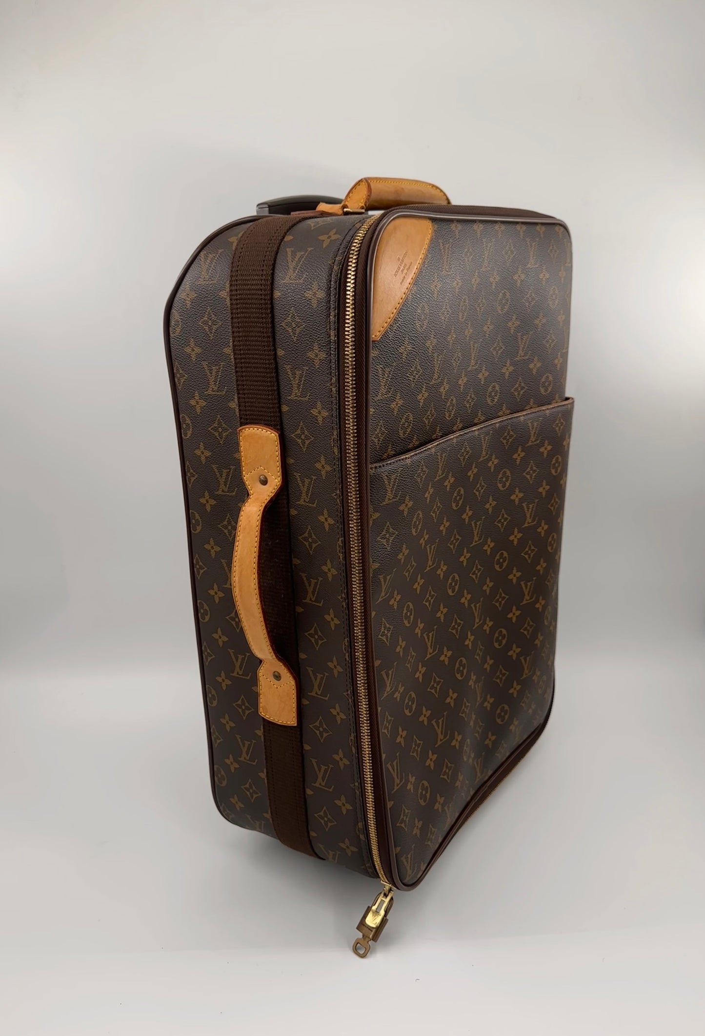 Louis Vuitton Pegase 55 Wheelie suitcase