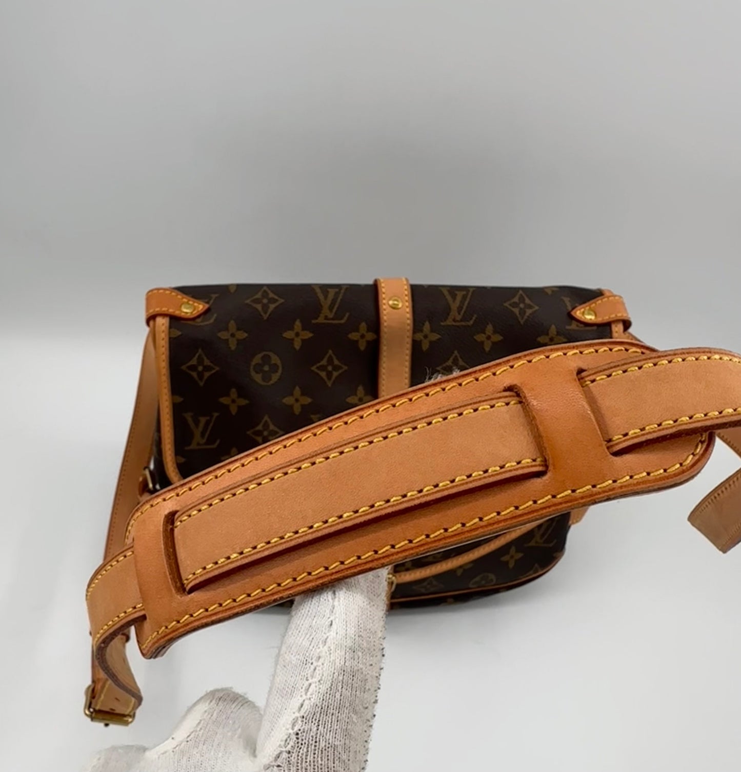 Louis Vuitton Saumur 30 crossbody