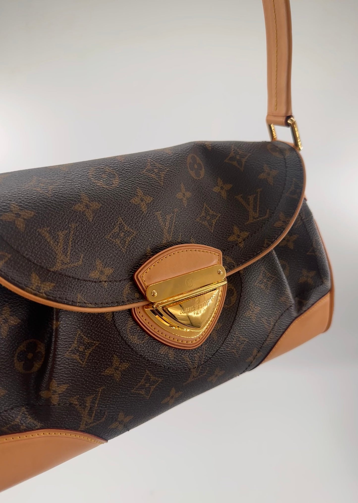 Louis Vuitton Beverly MM Shoulder Bag