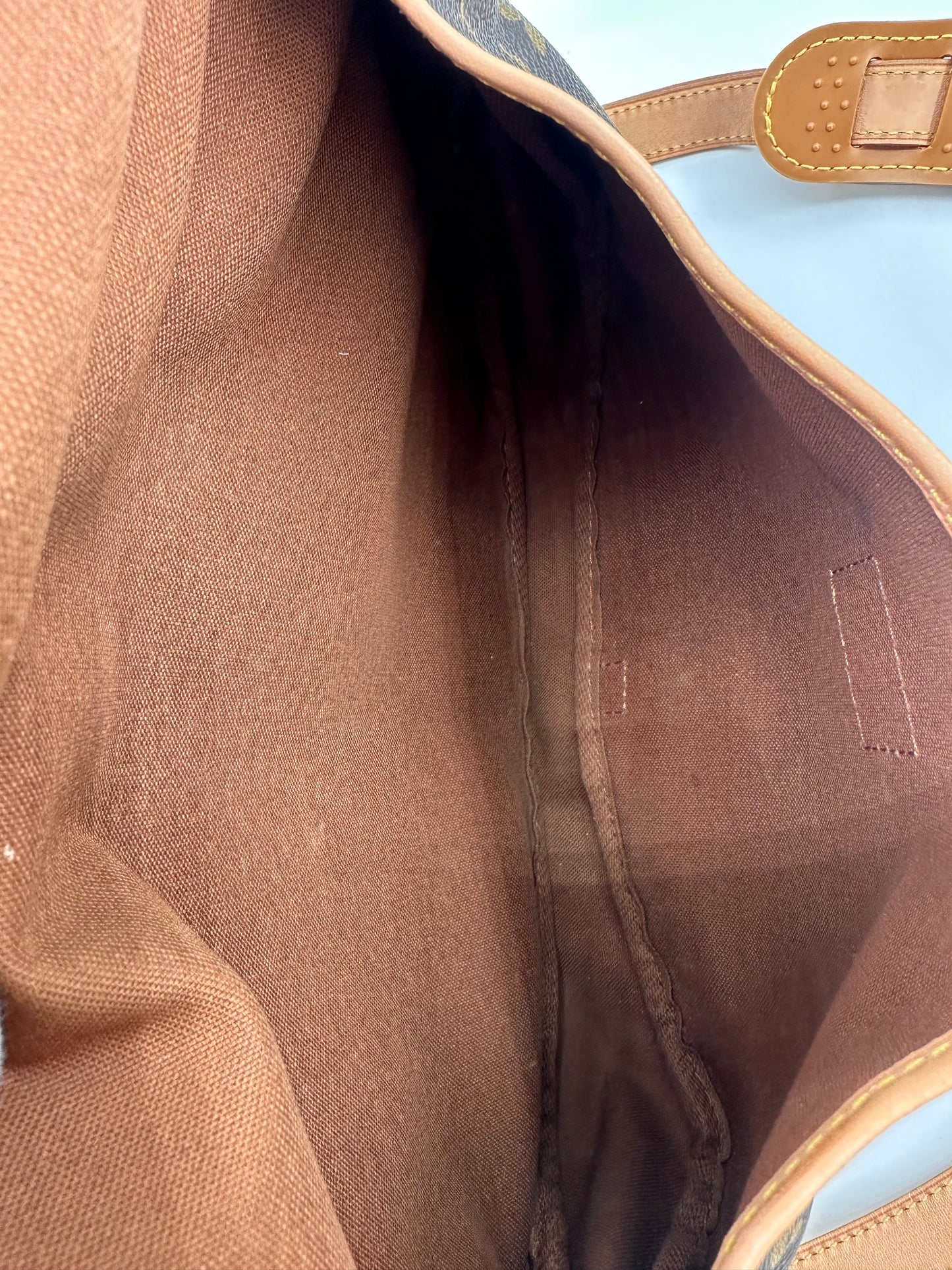 Louis Vuitton Saumur 30 crossbody