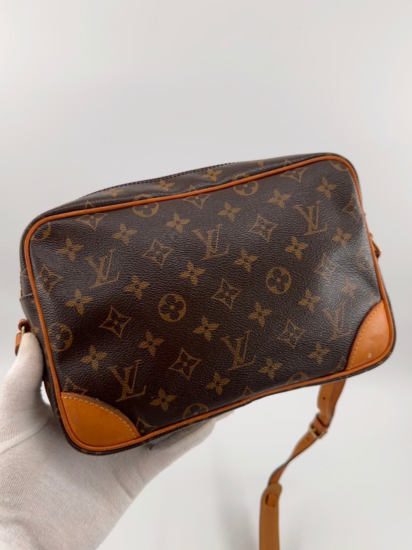 Louis Vuitton Trocadero 27 Crossbody bag
