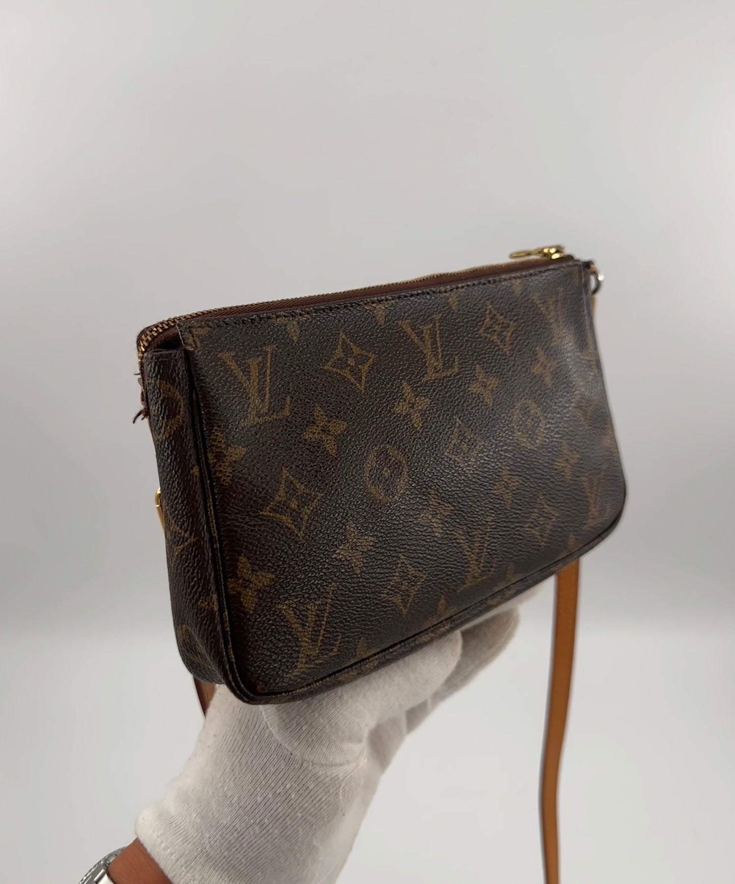 Louis Vuitton Pochette Accessoires - Crossbody