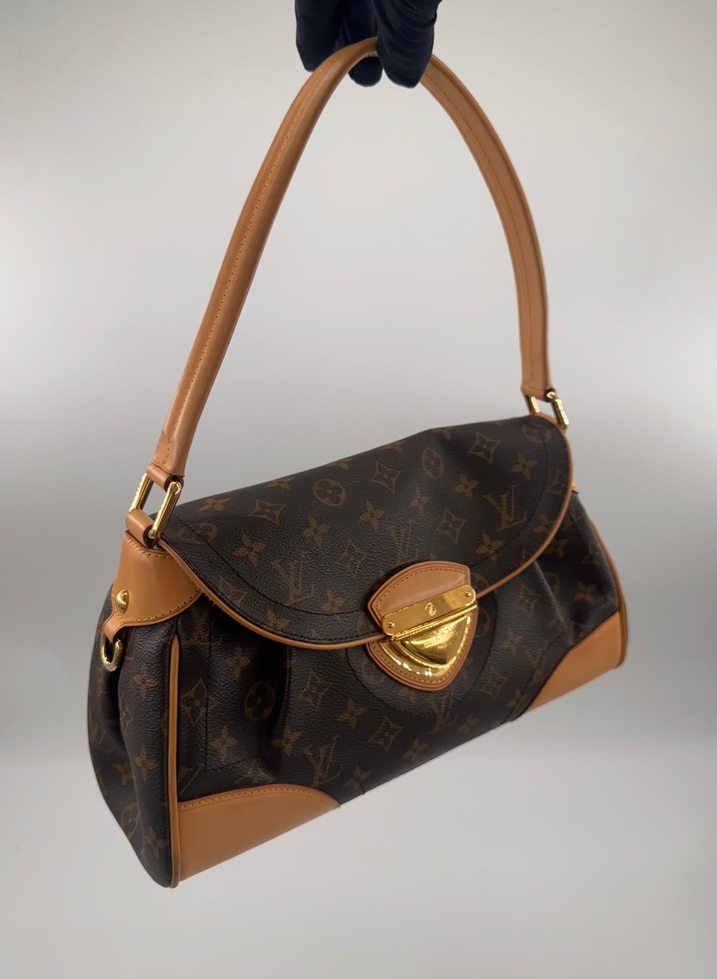 Louis Vuitton Beverly MM Shoulder Bag