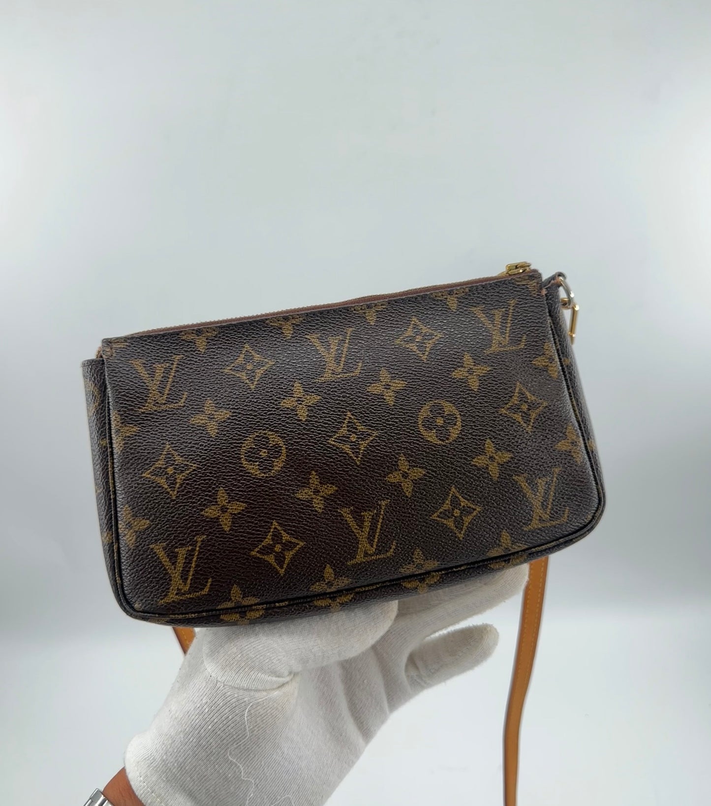Louis Vuitton Pochette Accessoires - Crossbody