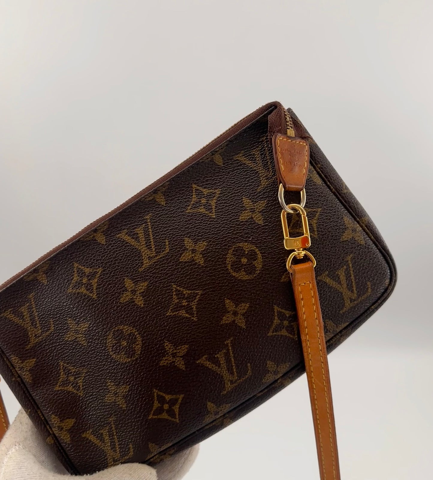 Louis Vuitton Pochette Accessoires - Crossbody