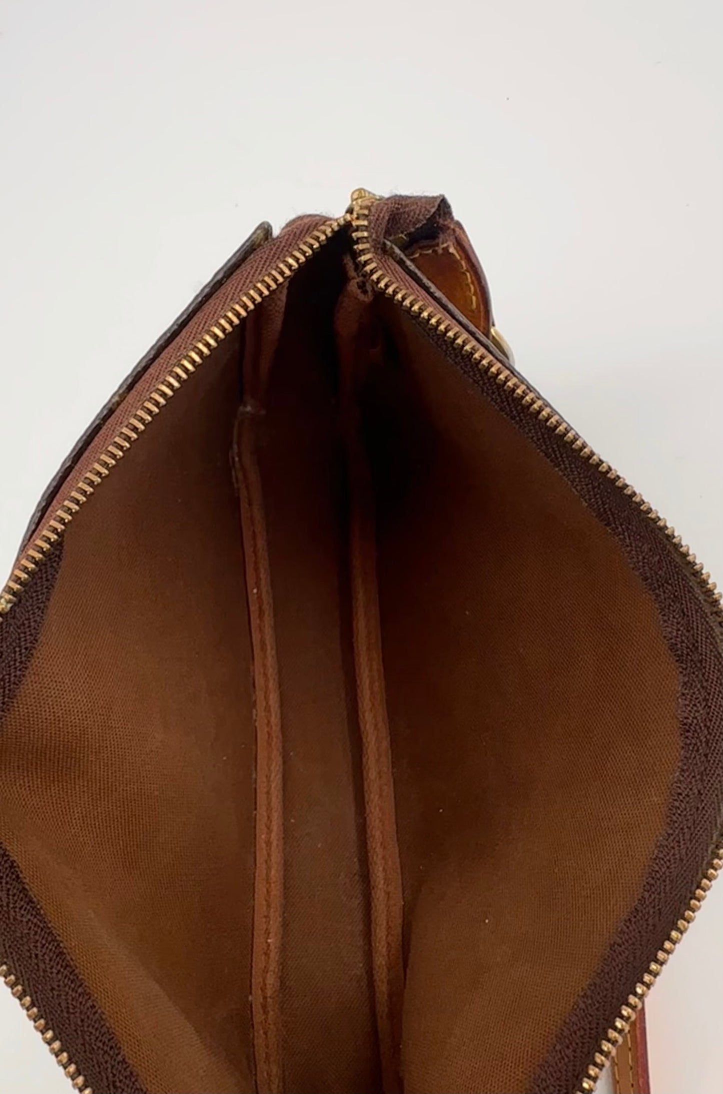 Louis Vuitton Pochette Accessoires - Crossbody