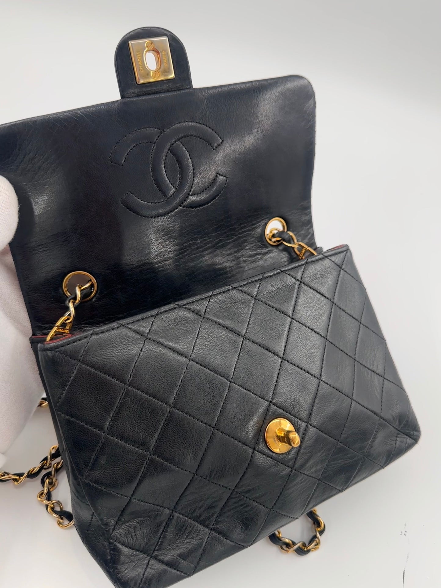 Chanel Classic Single Flap Crossbody/ shoulder bag