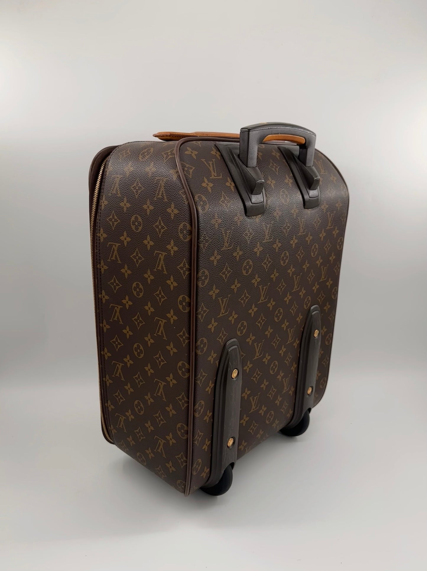 Louis Vuitton Pegase 45 Wheelie suitcase