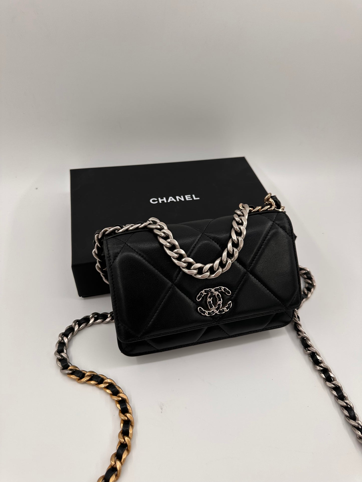 Chanel 19 Wallet on Chain Crossbody