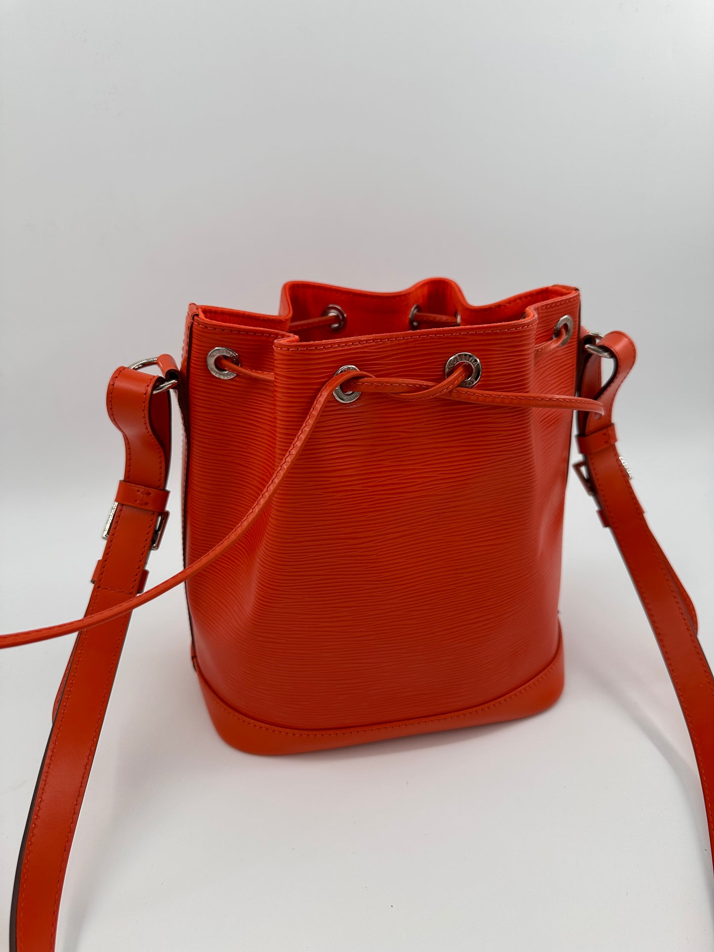 Louis Vuitton Noé bucket bag Epi leather