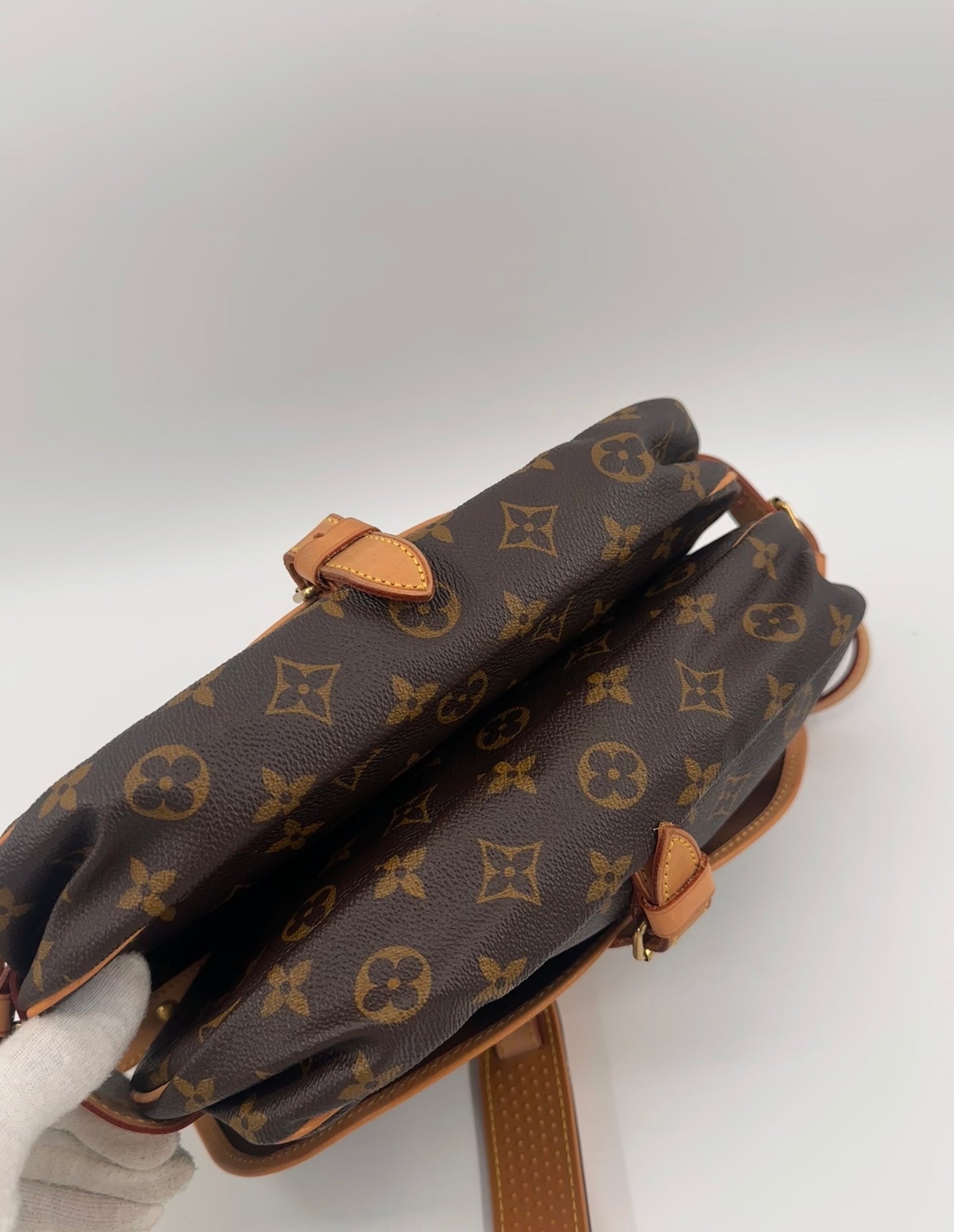 Louis Vuitton Saumur 30 crossbody