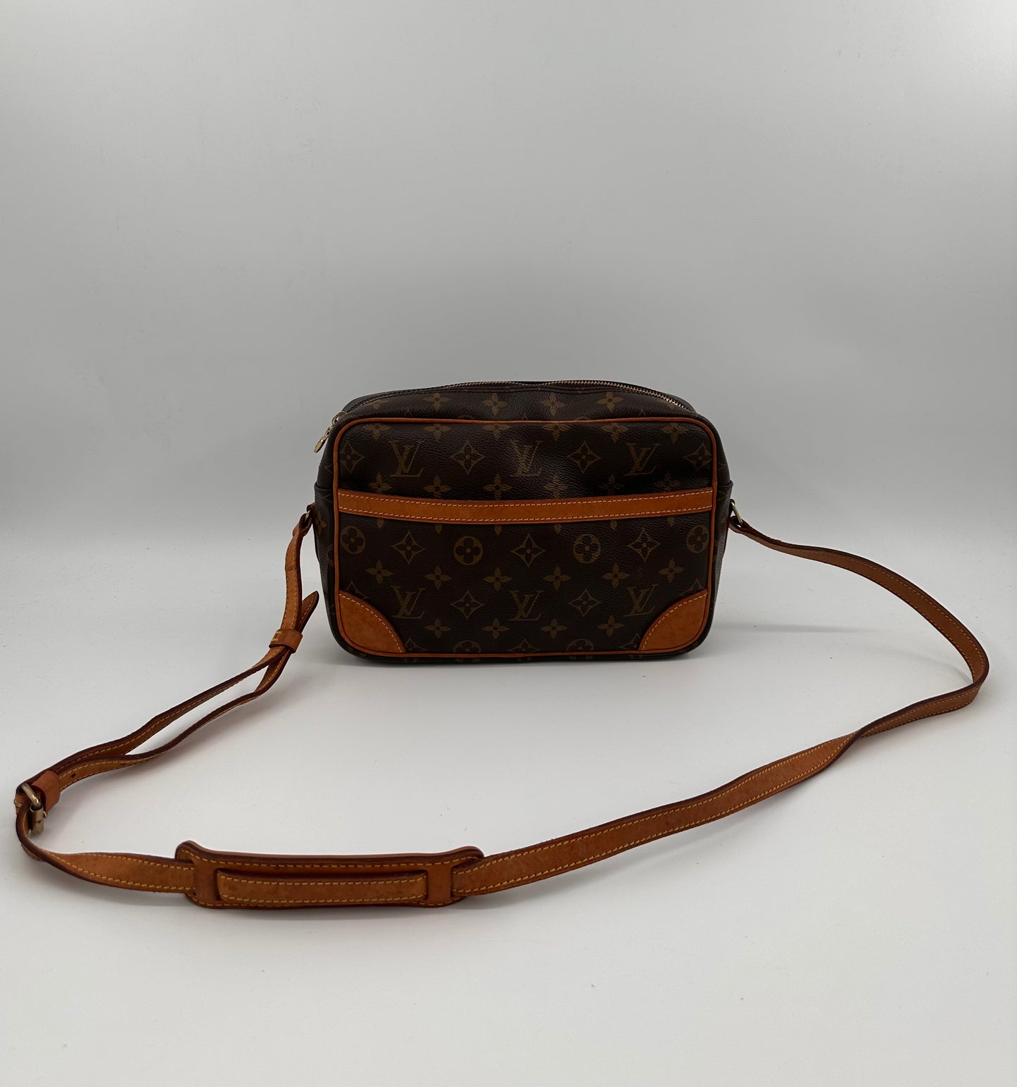 Louis Vuitton Trocadero 27 Crossbody bag