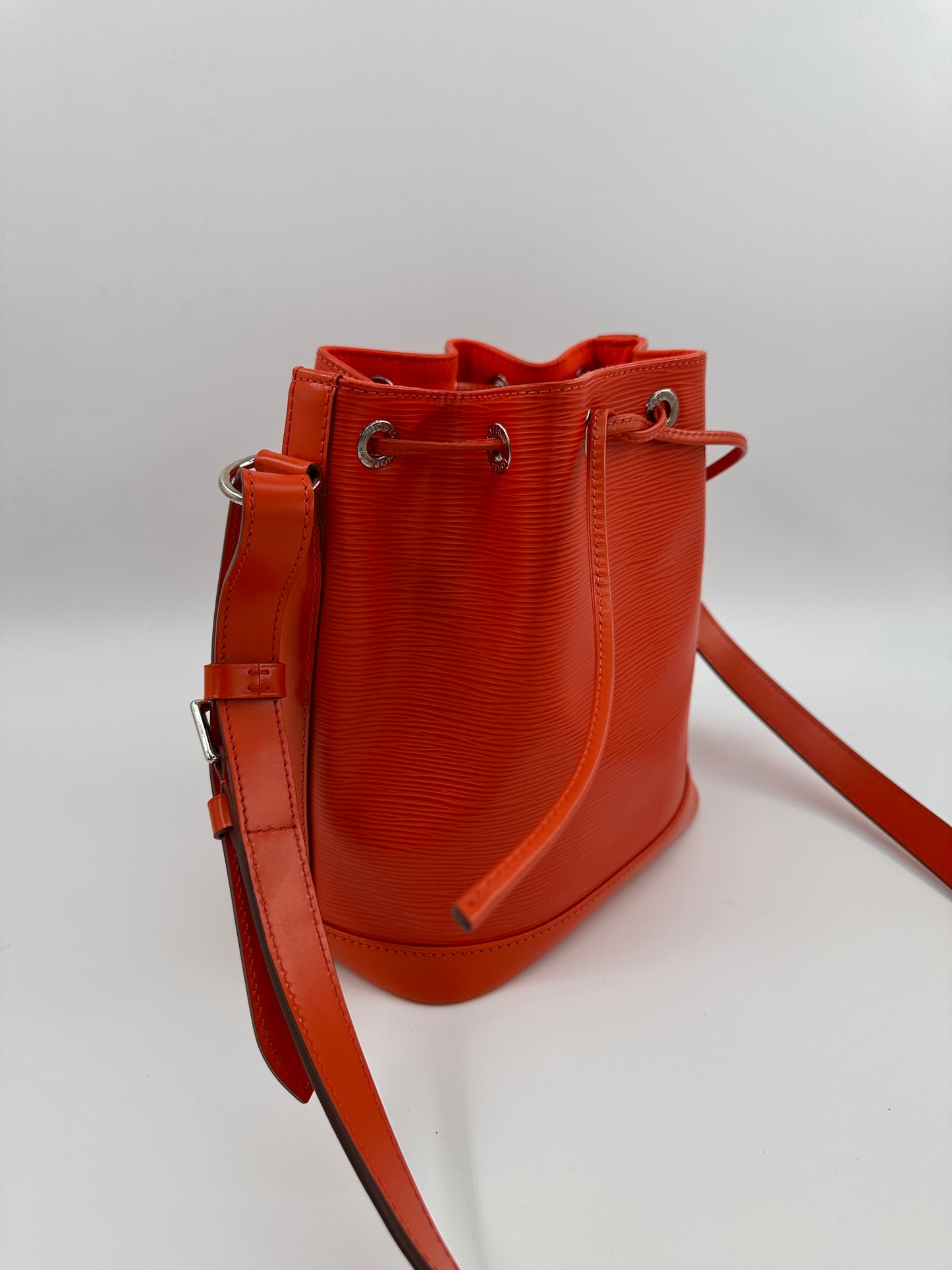 Louis Vuitton Noé bucket bag Epi leather