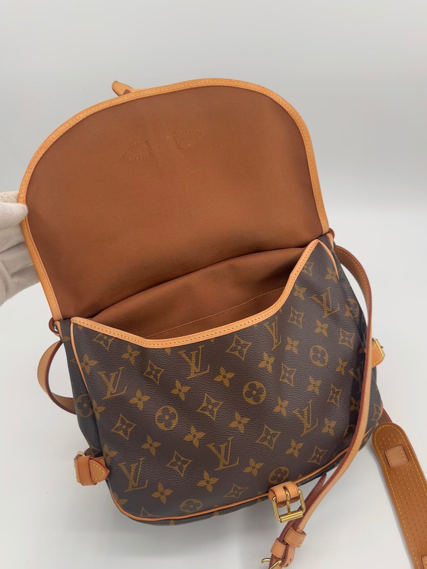 Louis Vuitton Saumur 30 crossbody