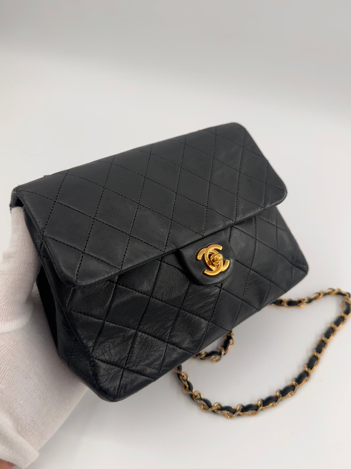 Chanel Classic Single Flap Crossbody/ shoulder bag