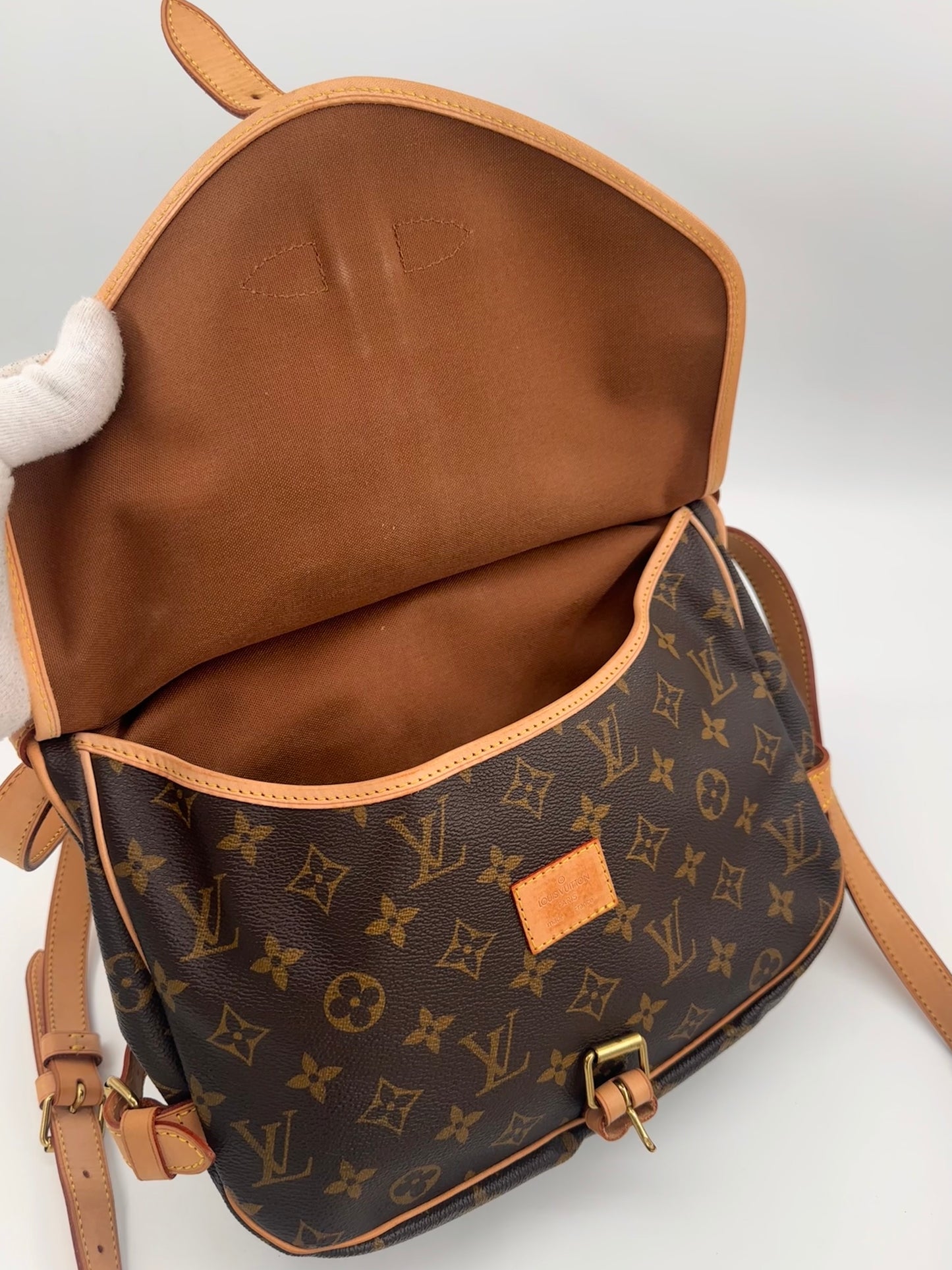 Louis Vuitton Saumur 30 crossbody