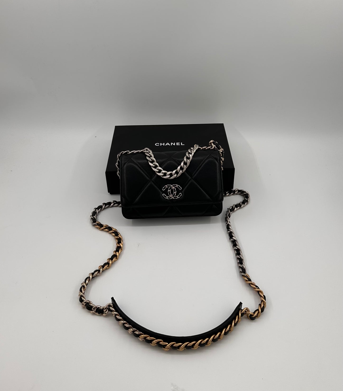 Chanel 19 Wallet on Chain Crossbody