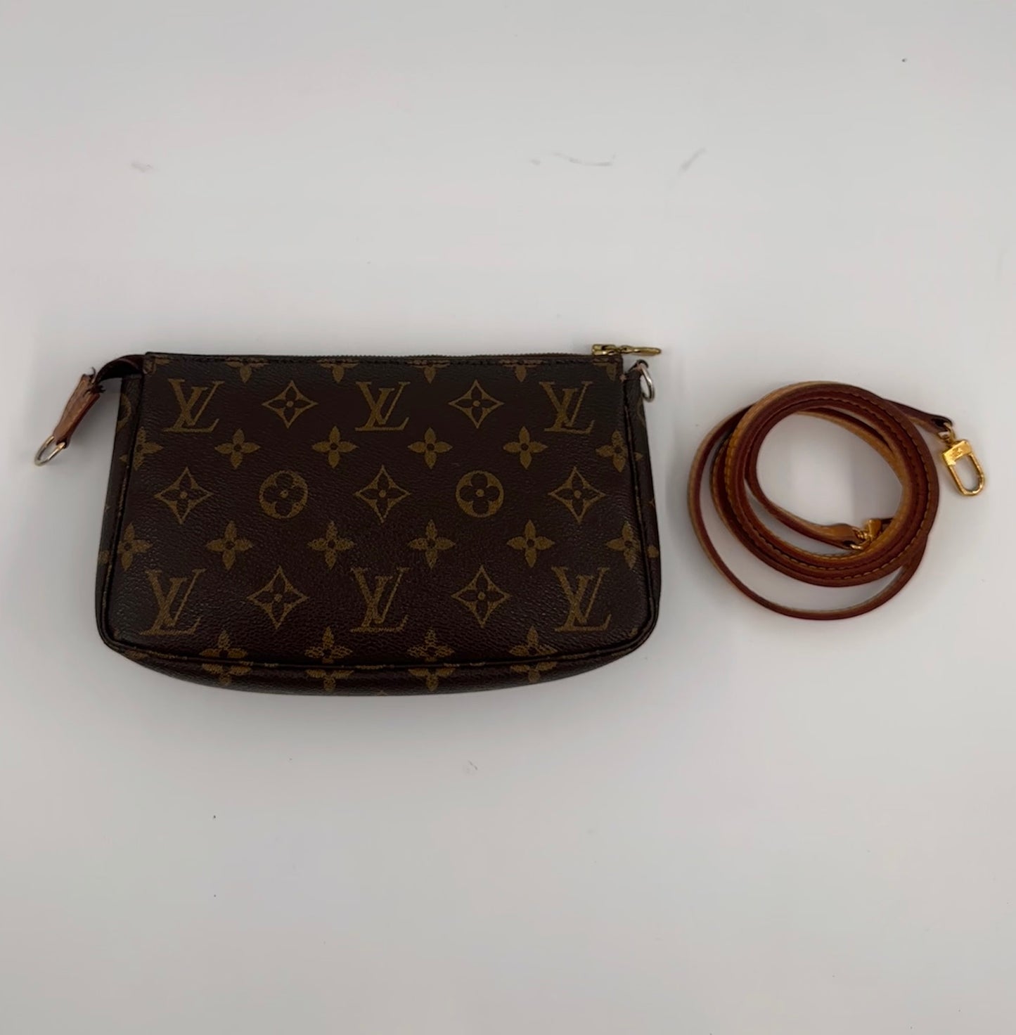 Louis Vuitton Pochette Accessoires - Crossbody